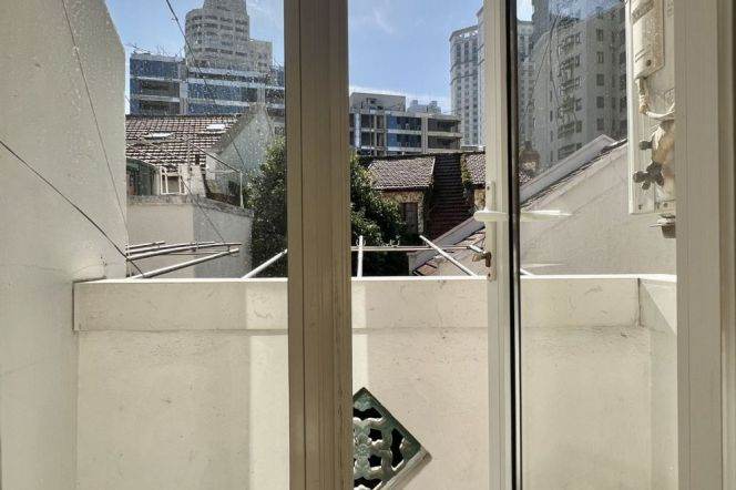 3 brs, 3 baths with terrace and balcony @ Jingan temple L2&7