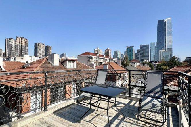 3 brs, 3 baths with terrace and balcony @ Jingan temple L2&7