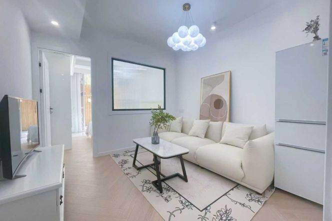 Nice yard+modern 1br 1lr/floor heating/central AC,Zhongshan park@L2/3/4