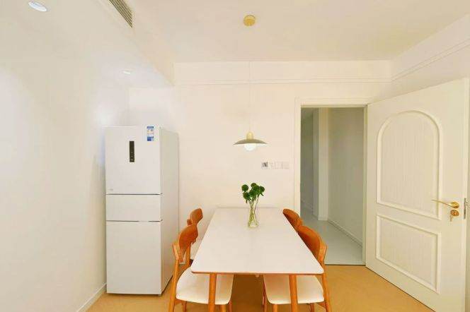 zhongshan park- 1 bed modern - full of sunshine- central ac- bright