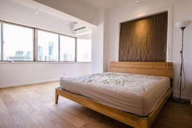 Sunny 3br/2bt Flat in Jiashan Road