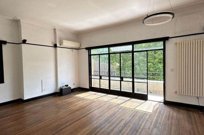 2 br+2 bath 130 sqm charming old Apt &terrace/changshu rd 26K