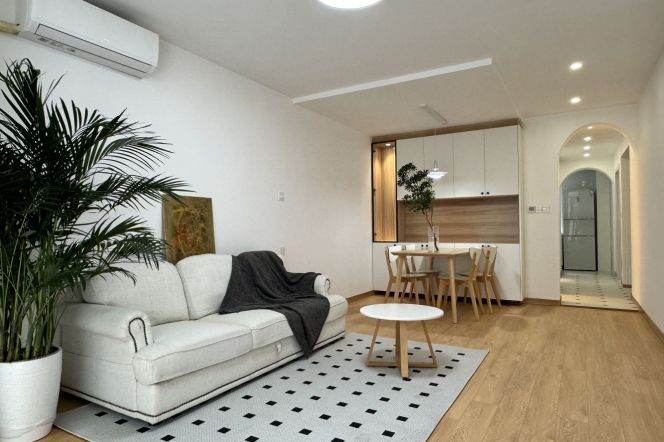 Cozy 1BR + spacious yard | JiaShan L9/12 | Newly renovated &Modern & Cozy