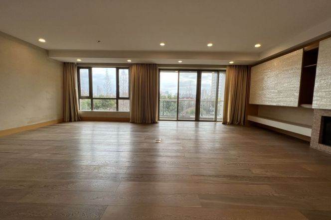 Morden 4brs with balcony and floor heating  in central downtown