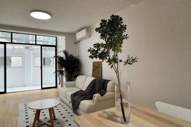 Cozy 1BR + spacious yard | JiaShan L9/12 | Newly renovated &Modern & Cozy