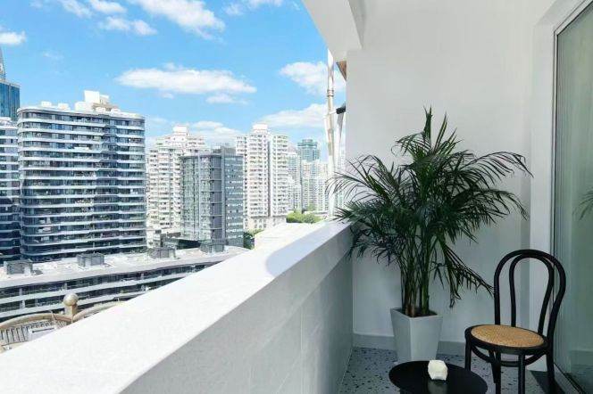 A large 1-bedroom apartment with an elevator at Wuning Road Metro Station, adjacent to Lines 2, 7,14