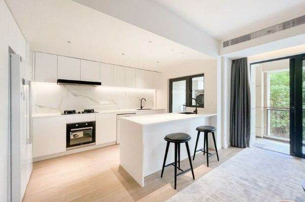 Morden 2brs with balcony and flooer heating in Xintiandi area. 