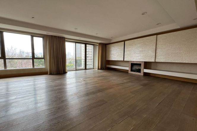 Morden 4brs with balcony and floor heating  in central downtown