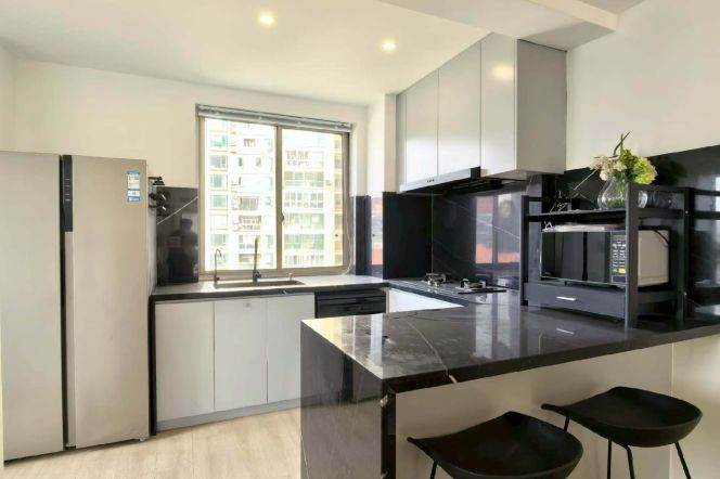 3-bedroom apartment with floor heating, near Zhongshan Park Metro Lines 2, 3 and 4