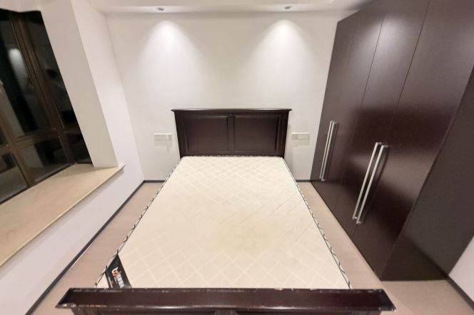 2 brs + 2 baths, 1 walking closet, 130 sqm @ hongqiao rd metro L3,4&10