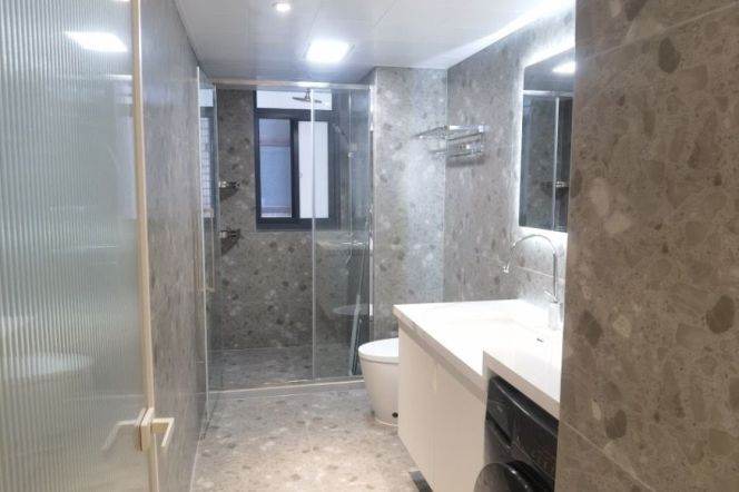 Zhongshan Park subway station, large 4-bedroom apartment, 21.8K per month