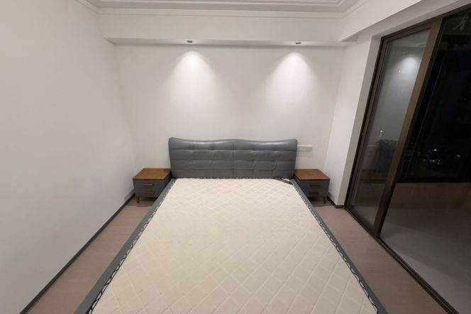 2 brs + 2 baths, 1 walking closet, 130 sqm @ hongqiao rd metro L3,4&10