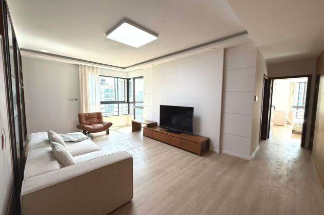 3 br 160 sqm Apt &floor heating &Suzhou creek view/nice compound &gym/pool 14.5K