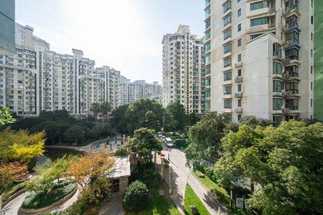 Suzhou River, Wuning Road subway entrance, large 3-bedroom apartment with floor heating