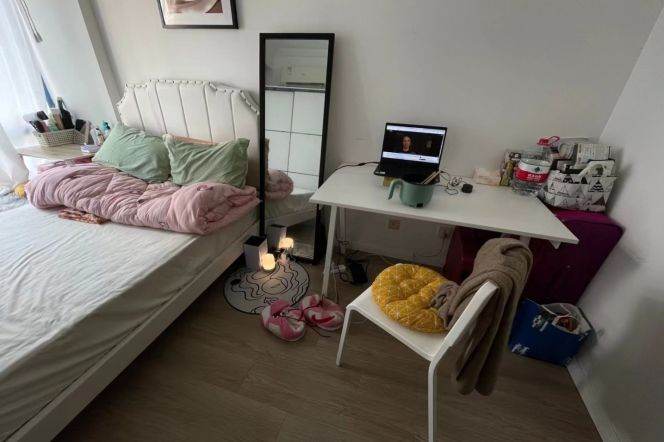 Jiangsu Road 3800rmb Studio Apartment