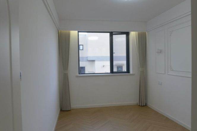 Zhongshan Park subway station, large 4-bedroom apartment, 21.8K per month