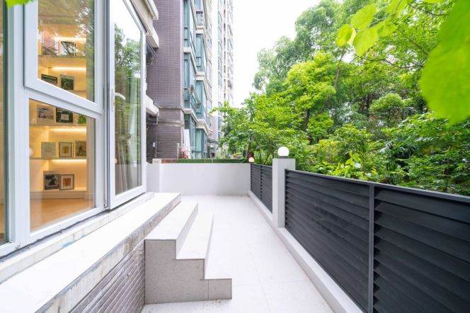 3 br 200 sqm modern Apt &floor heating &yard &basement 22K