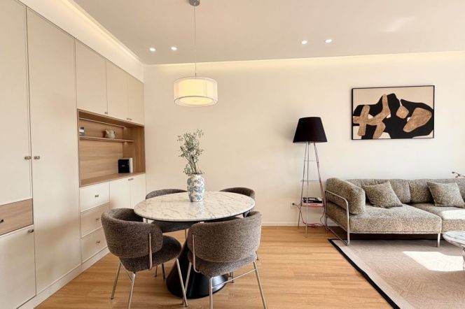 Hanzhong Rd metro/1br1bt/central AC/floor heat/dishwasher/oven