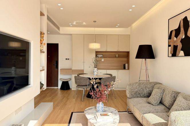 Hanzhong Rd metro/1br1bt/central AC/floor heat/dishwasher/oven