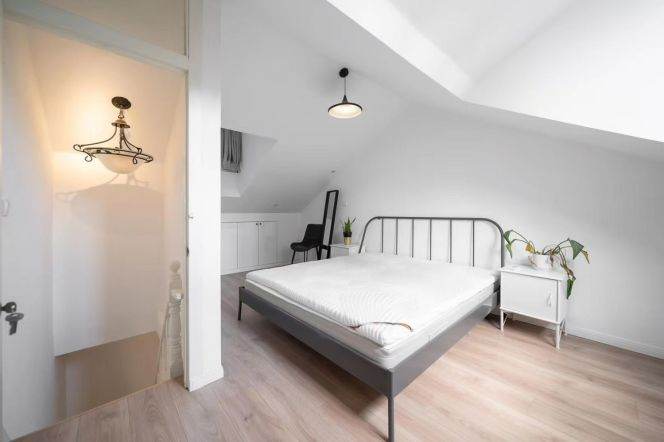 Bright 1Br furnished 2nd floor Iapm 