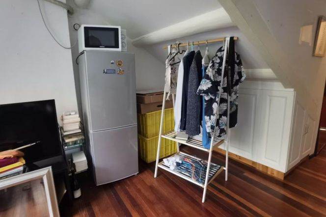 Lovely studio w/ vaulted ceiling-Found 158