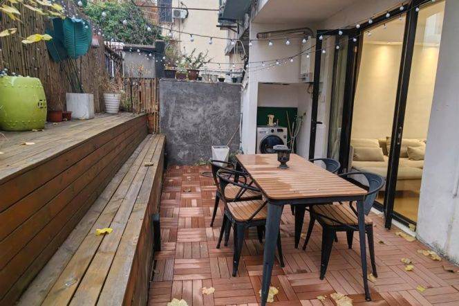 Good size yard 1 br with floor heating on ChangLe Rd.easy to  L 1/7 ChangShu rd st.
