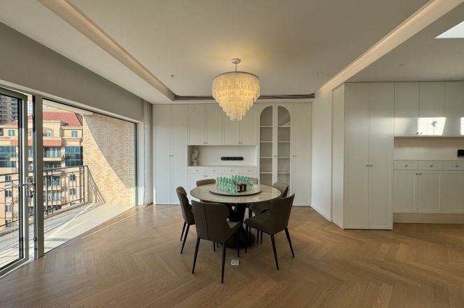 modern huge penhouse floor heating nice terrace beside Huang pu river IFC 