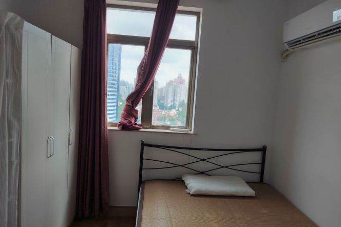 2 rooms available Jiang su lu 2/11 zhong shan park 2/3/4 