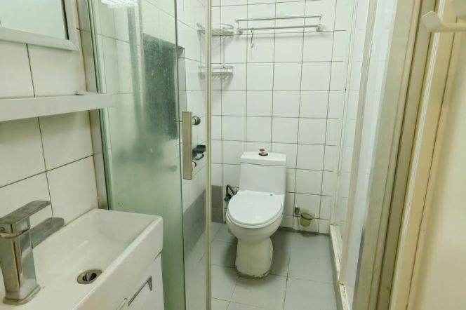 Cozy 1 br on WuYuan Rd , easy  to L1/7 ChangShu Rd St.