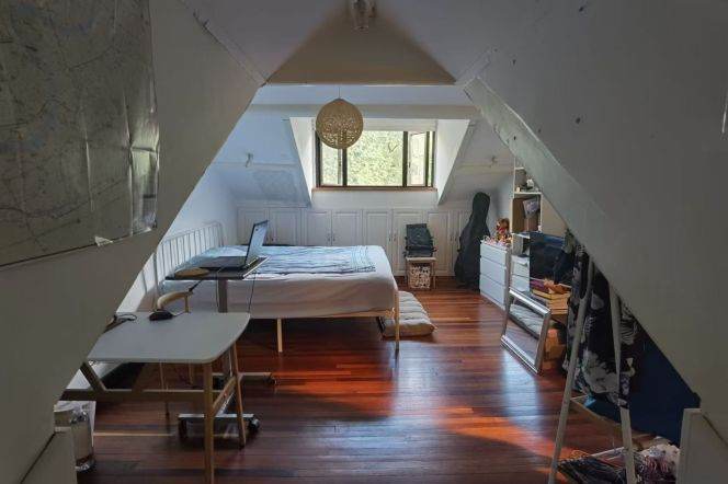 Lovely studio w/ vaulted ceiling-Found 158