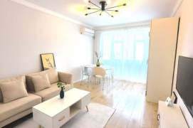 Spacious 1br with elevator near Jiangsu Rd M2/11