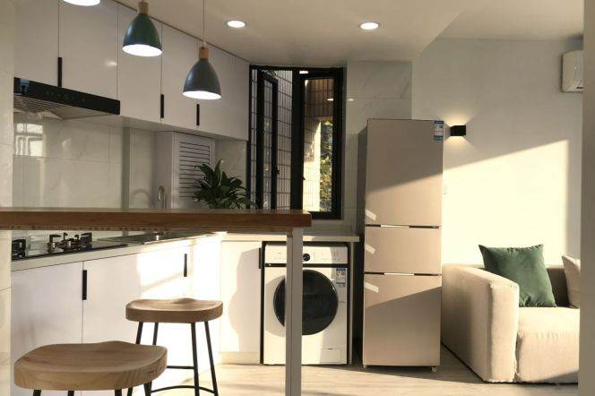 Jiaotong uni 1BR 2LR@L10/11,double south/elevator/nice location