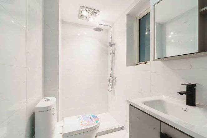 Jiashan rd 1BR apartment with yard