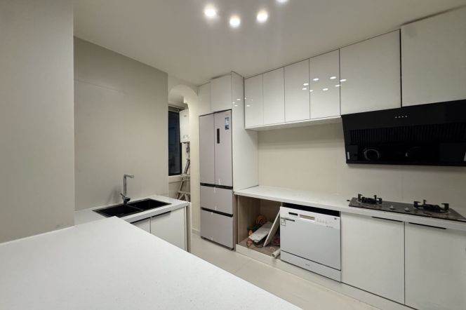  Renovated 3br high-rise with floor heating at Changning L3/4/10 