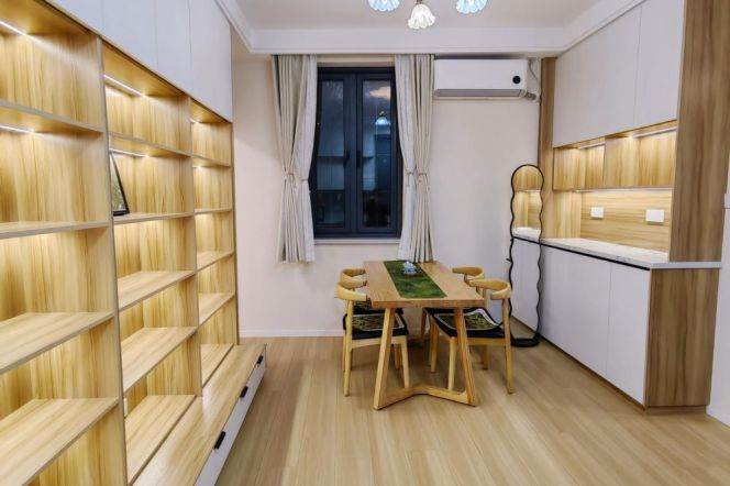 Good Quality 2 br in Old Xuhui, easy to L1 HengShan Rd St. 