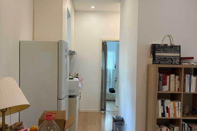 Cozy 2BR 2BA Old Apt w/Heating&Balcony nr Hengshan Rd Station