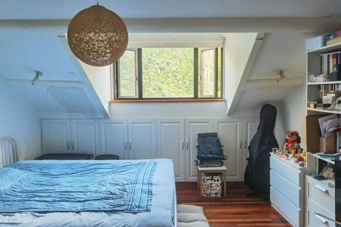 Lovely studio w/ vaulted ceiling-Found 158