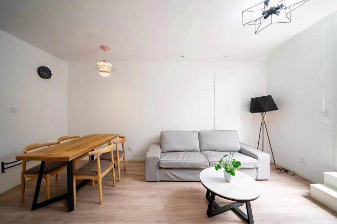 Bright 1Br furnished 2nd floor Iapm 