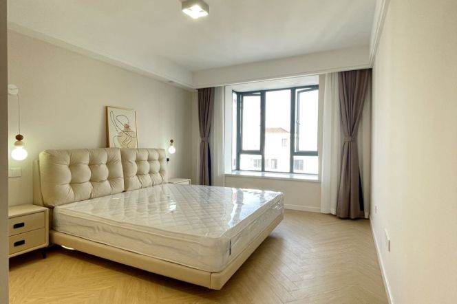 Zhongshan park station nice 3br2bt with balcony with 18k