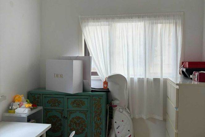 Cozy 2BR 2BA Old Apt w/Heating&Balcony nr Hengshan Rd Station