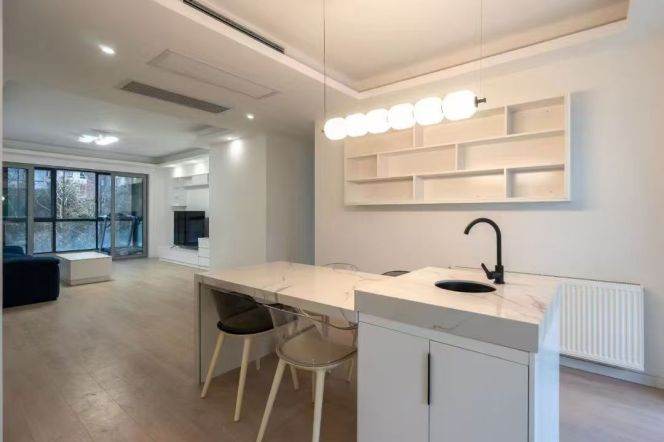  Prime 2Beds in Lujiazui/ Grab this wall heating Gem for 17,500 RMB/Month