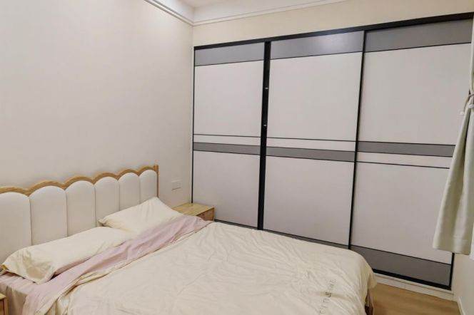 Good Quality 2 br in Old Xuhui, easy to L1 HengShan Rd St. 