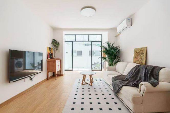 Jiashan rd 1BR apartment with yard