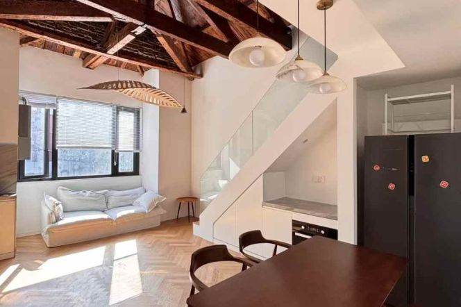 Changshu Rd Station 1+1Br Line1/7 High-ceiling