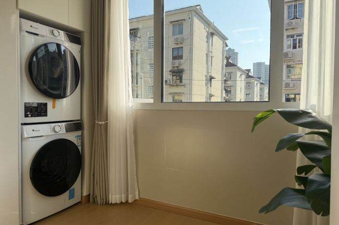 Loushanguan Cozy 1BR /  Spacious / Bright / Modern/Stairs