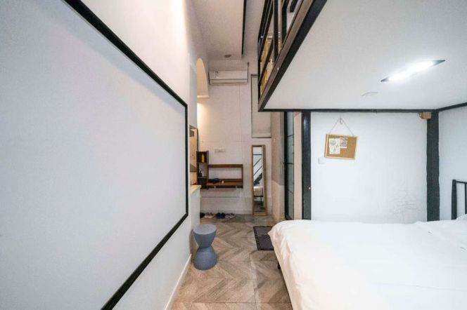 Cozy loft on Xinle rd near IAPM & L1/10/12 Shanxi rd station