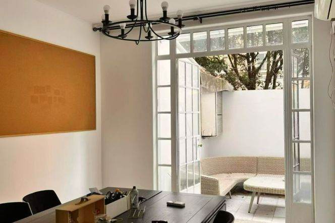 Cozy 2brs with garden near Jiangsu Road/Jing'an Temple