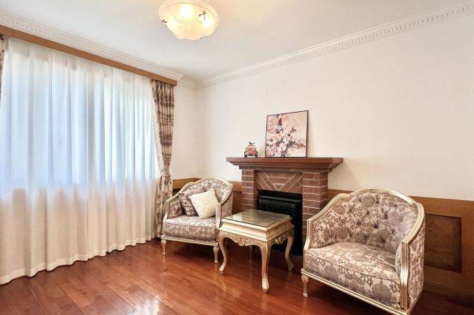 East Bund Spacious Apartment | 2+1 Bedrooms, 2 Living Rooms