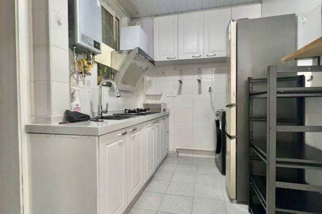 Changping rd elevator 1BR apartment