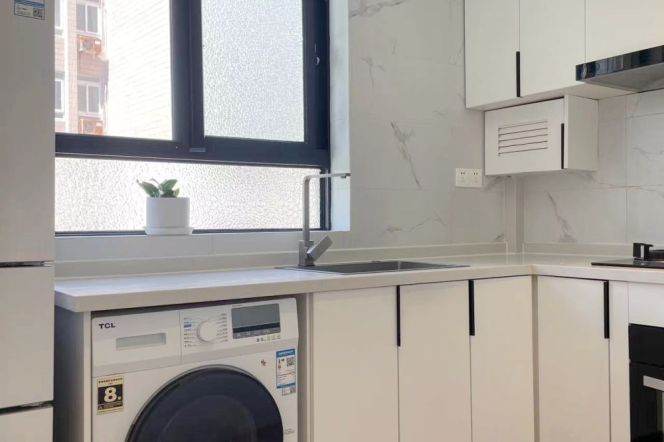 Spacious&Modern 2Bdrs 1Bath Apt+L2/3/4 Zhong Shan Park+5F Walk Up+Large Closets